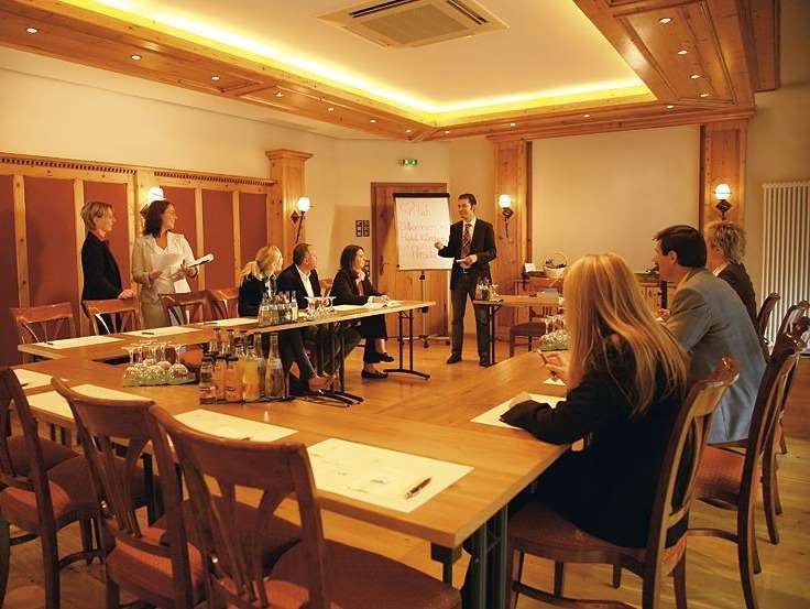 Hotel Hirsch Neu-Ulm Facilidades foto